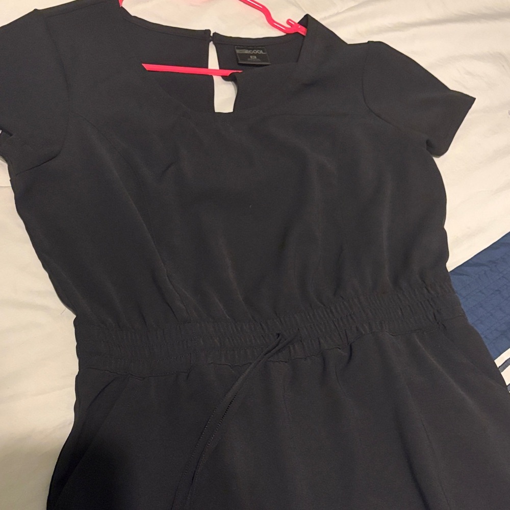 Black Short-Sleeve Midi Dress with Elastic Waist